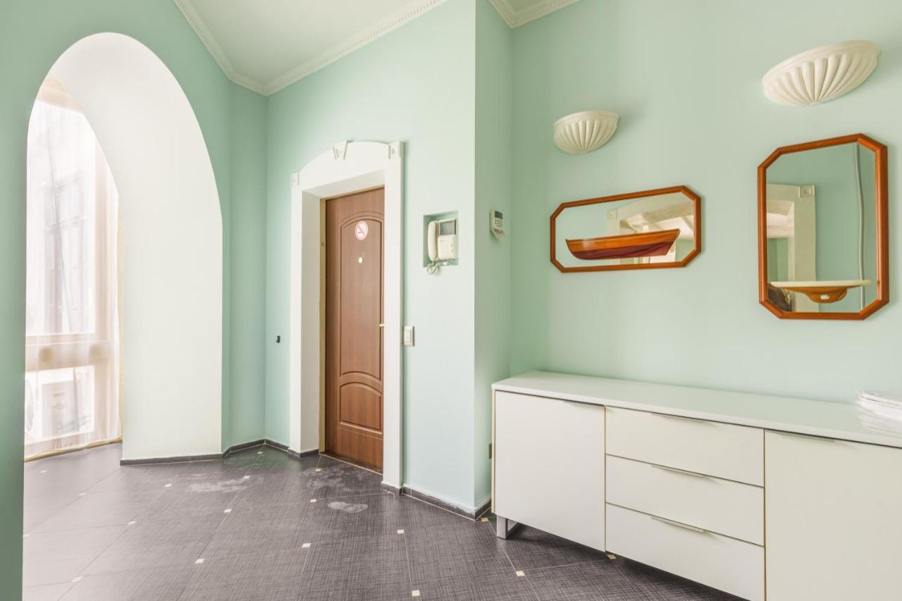 Deribasivska Cozy 4-Room Apartment Odessa Ngoại thất bức ảnh