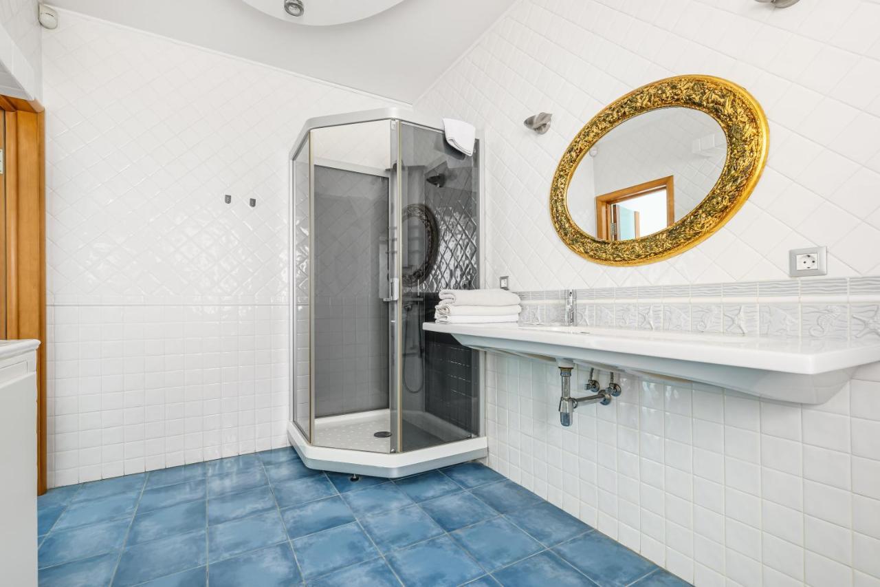 Deribasivska Cozy 4-Room Apartment Odessa Ngoại thất bức ảnh