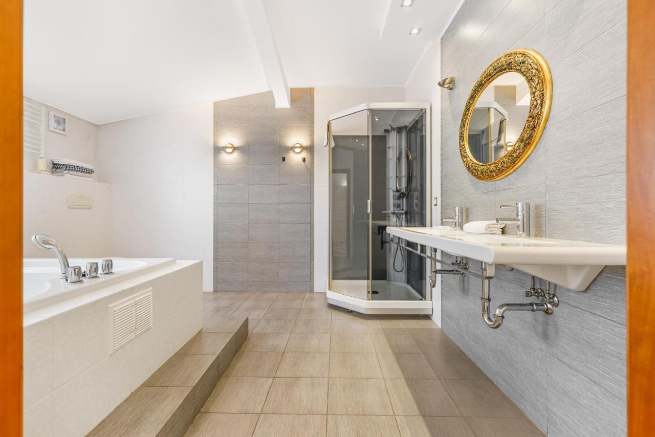 Deribasivska Cozy 4-Room Apartment Odessa Ngoại thất bức ảnh