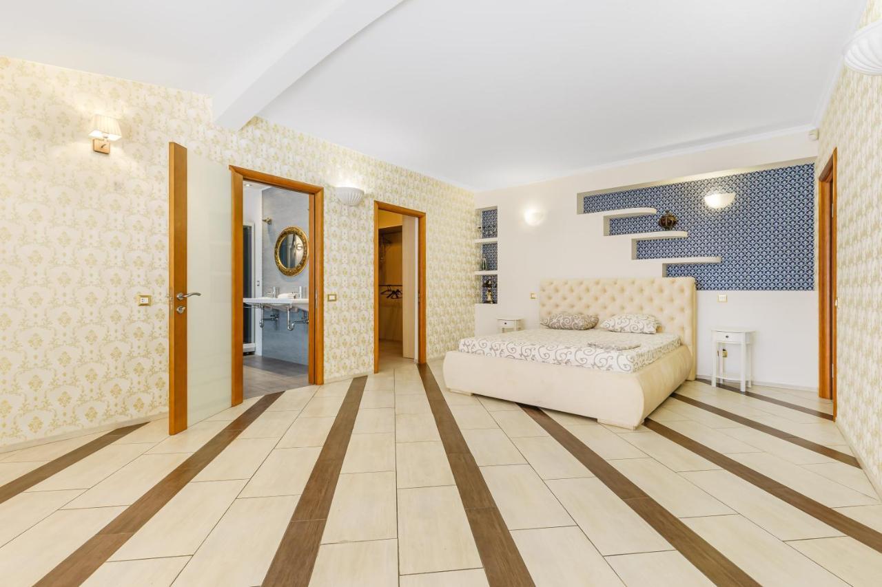 Deribasivska Cozy 4-Room Apartment Odessa Ngoại thất bức ảnh